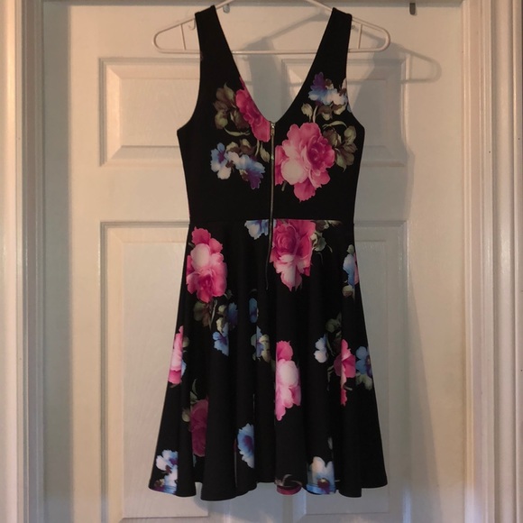Floral peplum dress - Picture 1 of 3